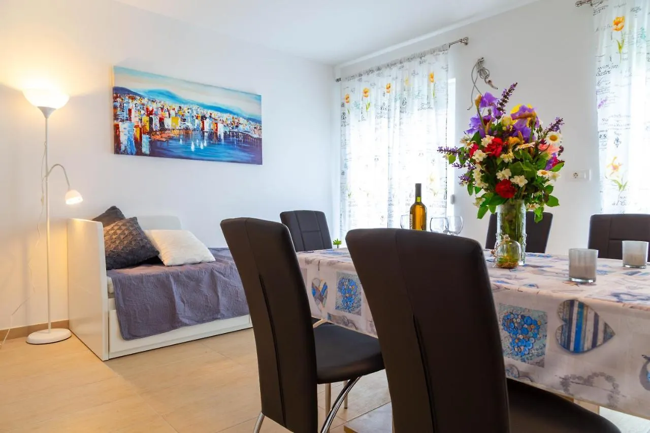 Apartments Raspolic Kastav 0*,